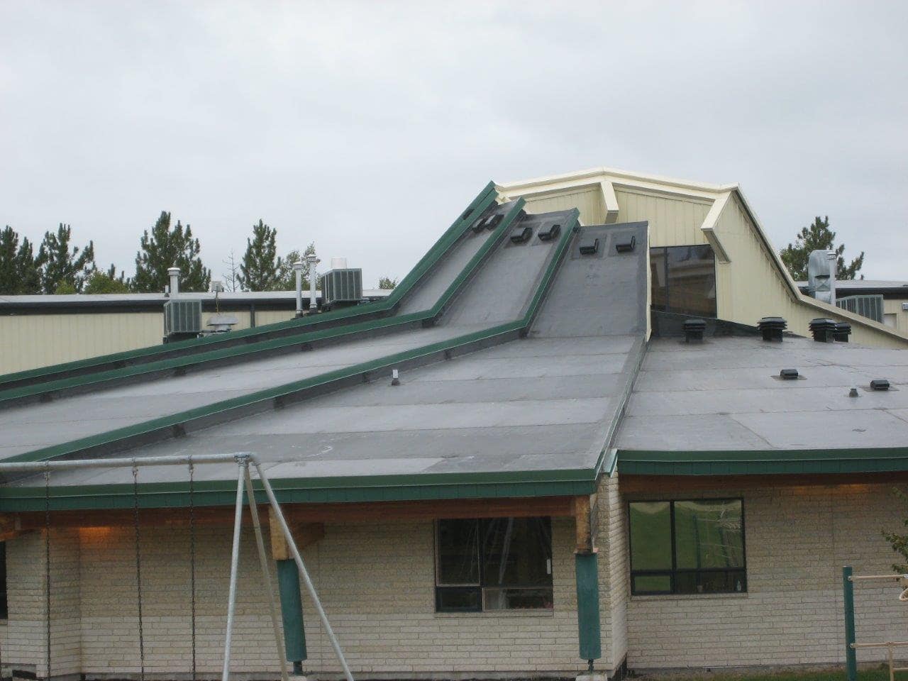 Migisi Sahgaigan School Roofing Sept 8-10 009-min